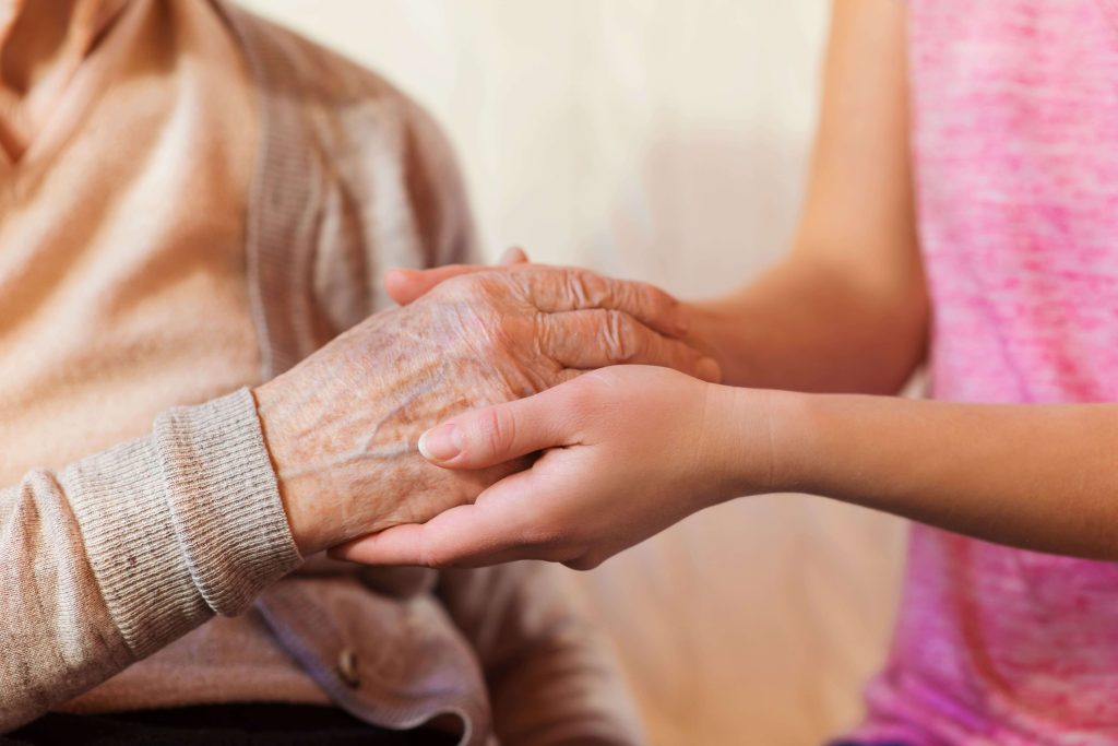 Mains senior aide a domicile soutien